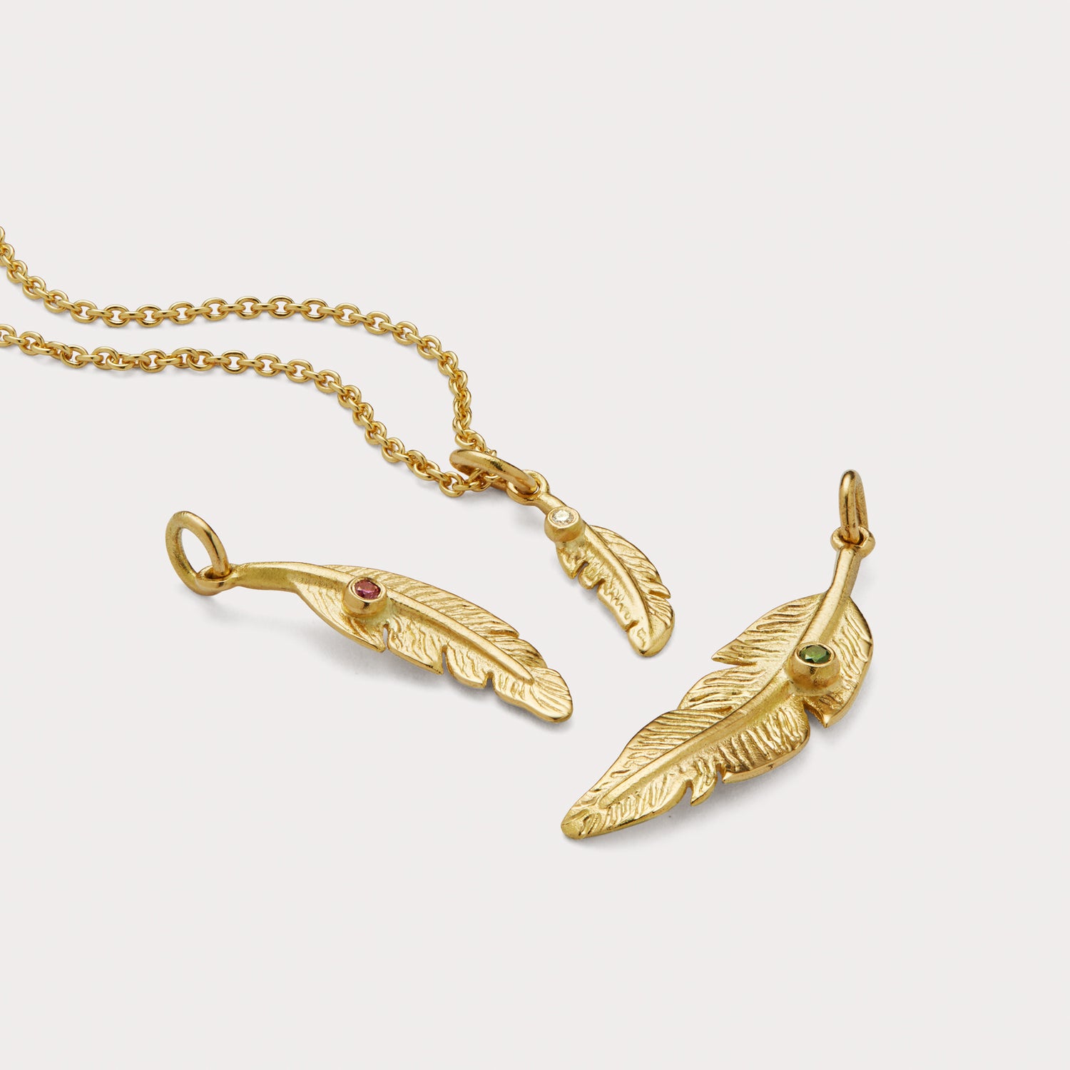 Vedhæng - Pocahontas mini i 18 kt guld med brillant