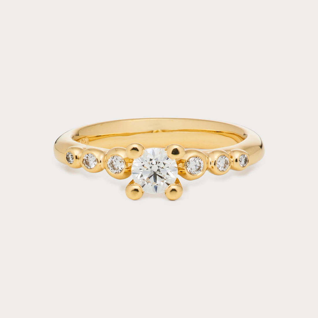 Ring - Diamant med sidesten