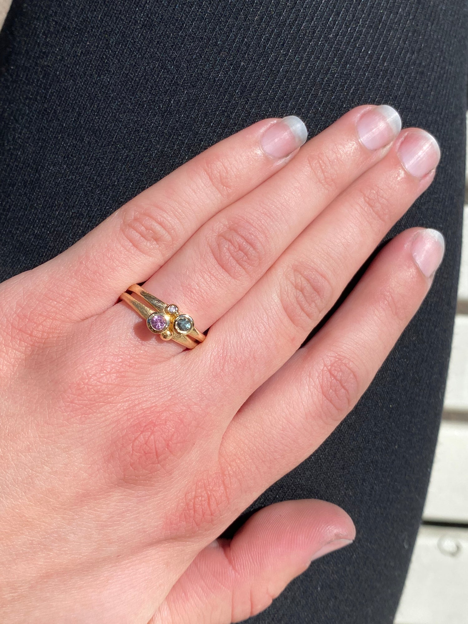 Ring - Organisk med safir og brillant