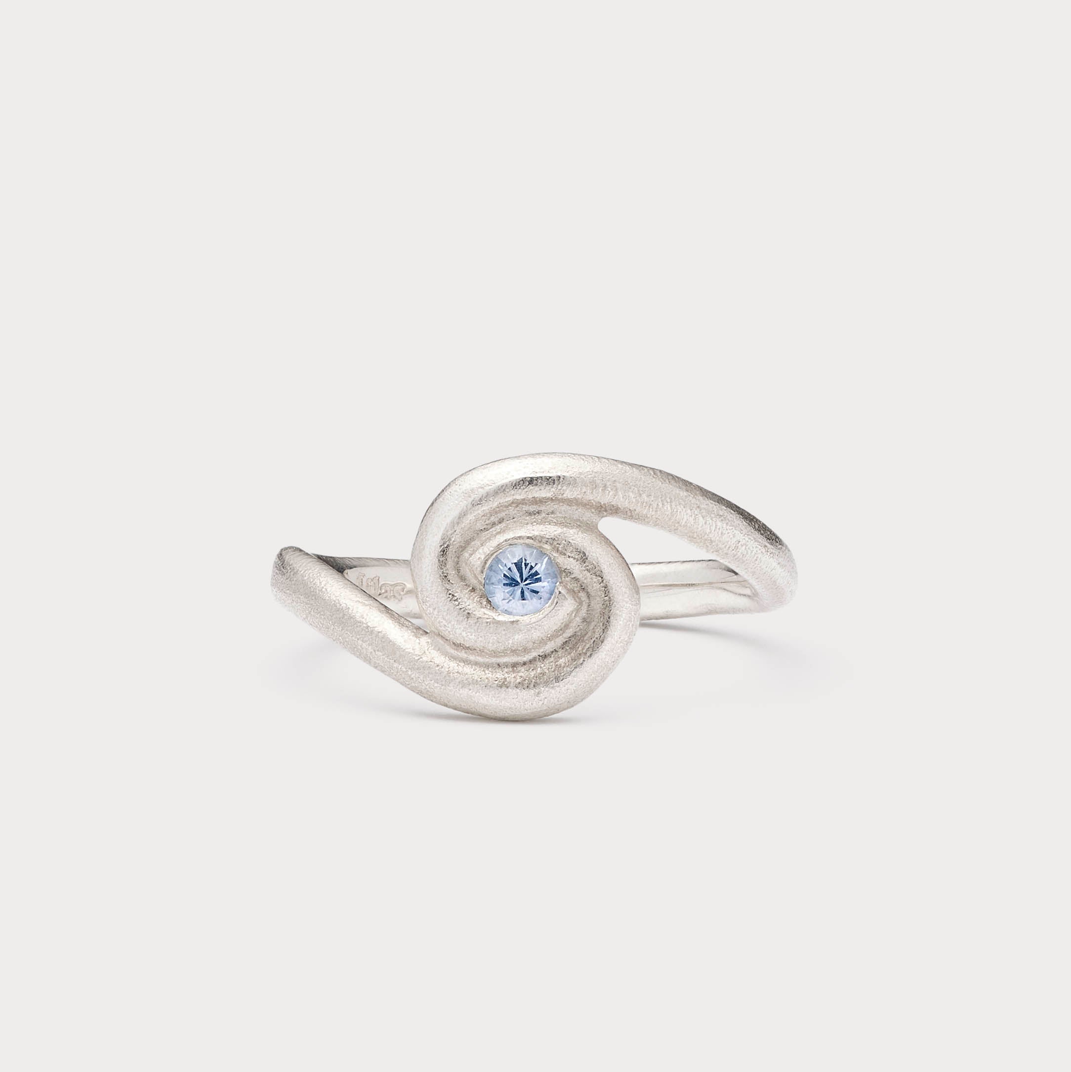 Ring - Balance sølv med safir