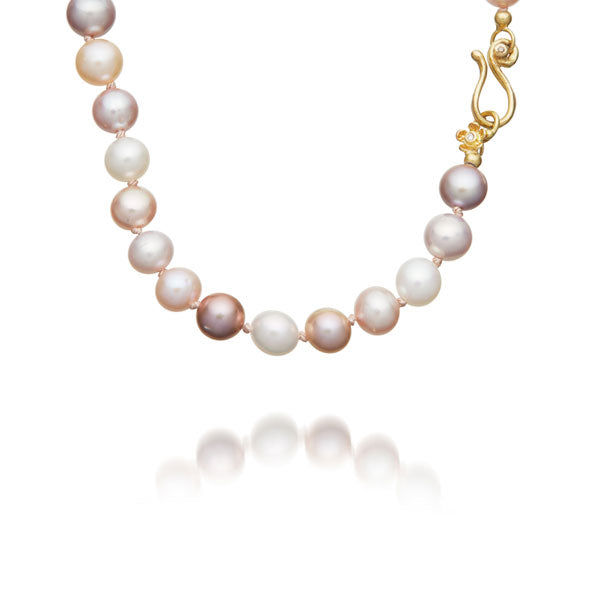 Rosa perlekæde med guld lås