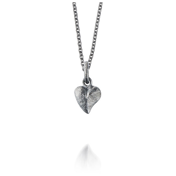 Rosa hjerte i oxyderet sølv