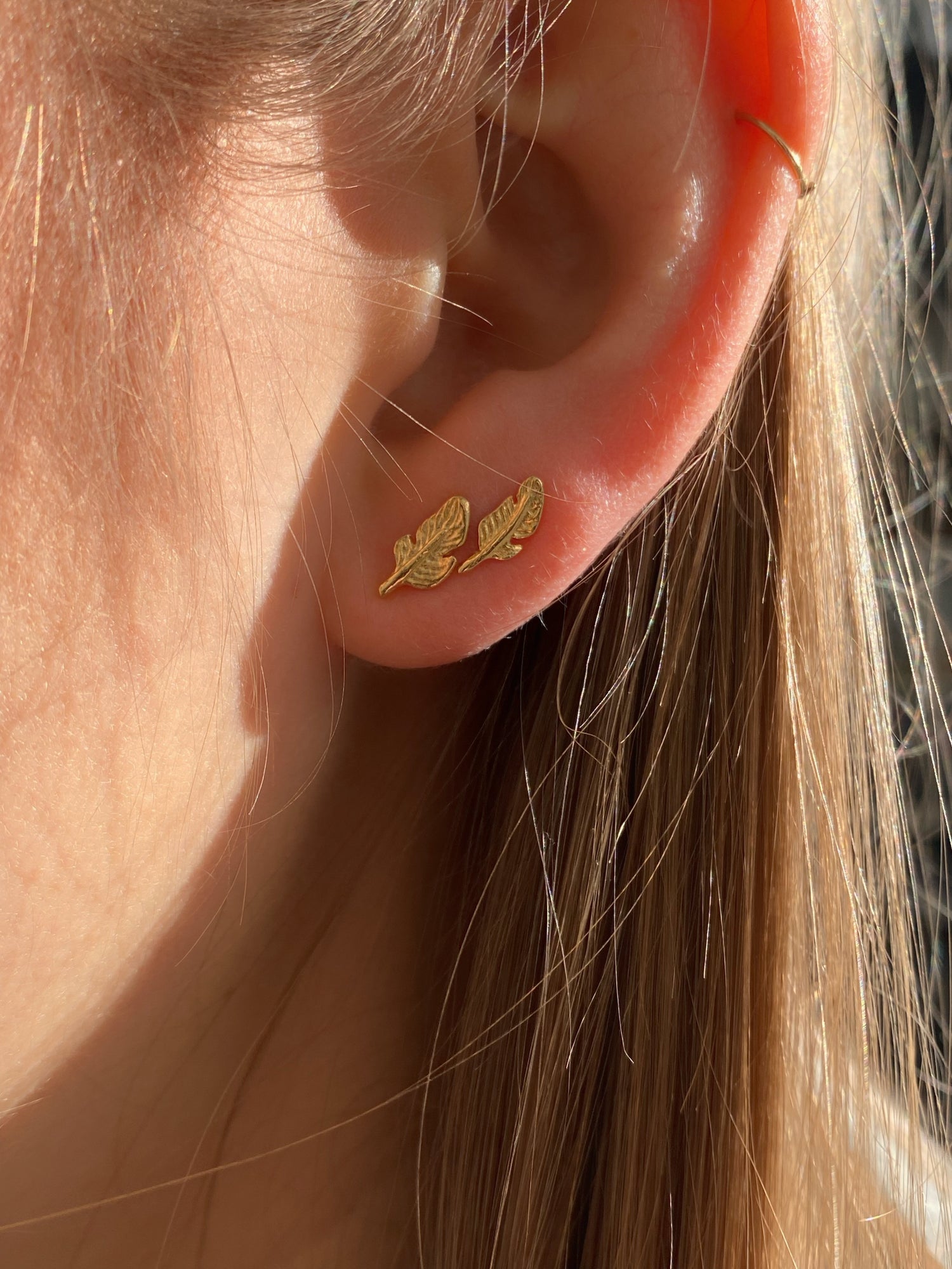 Ørestikker - Dun 18 kt guld