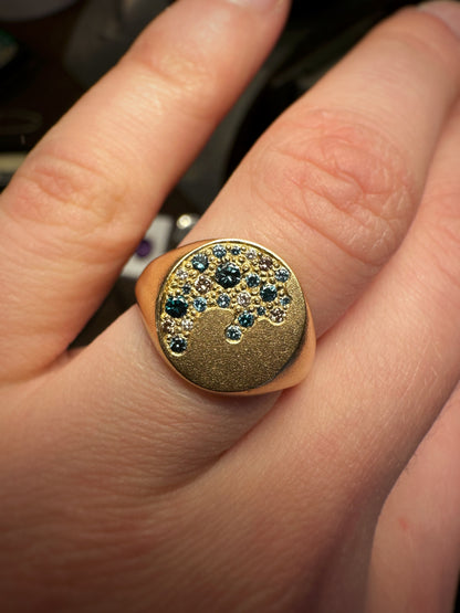 Signetring - Paveret med blå diamanter