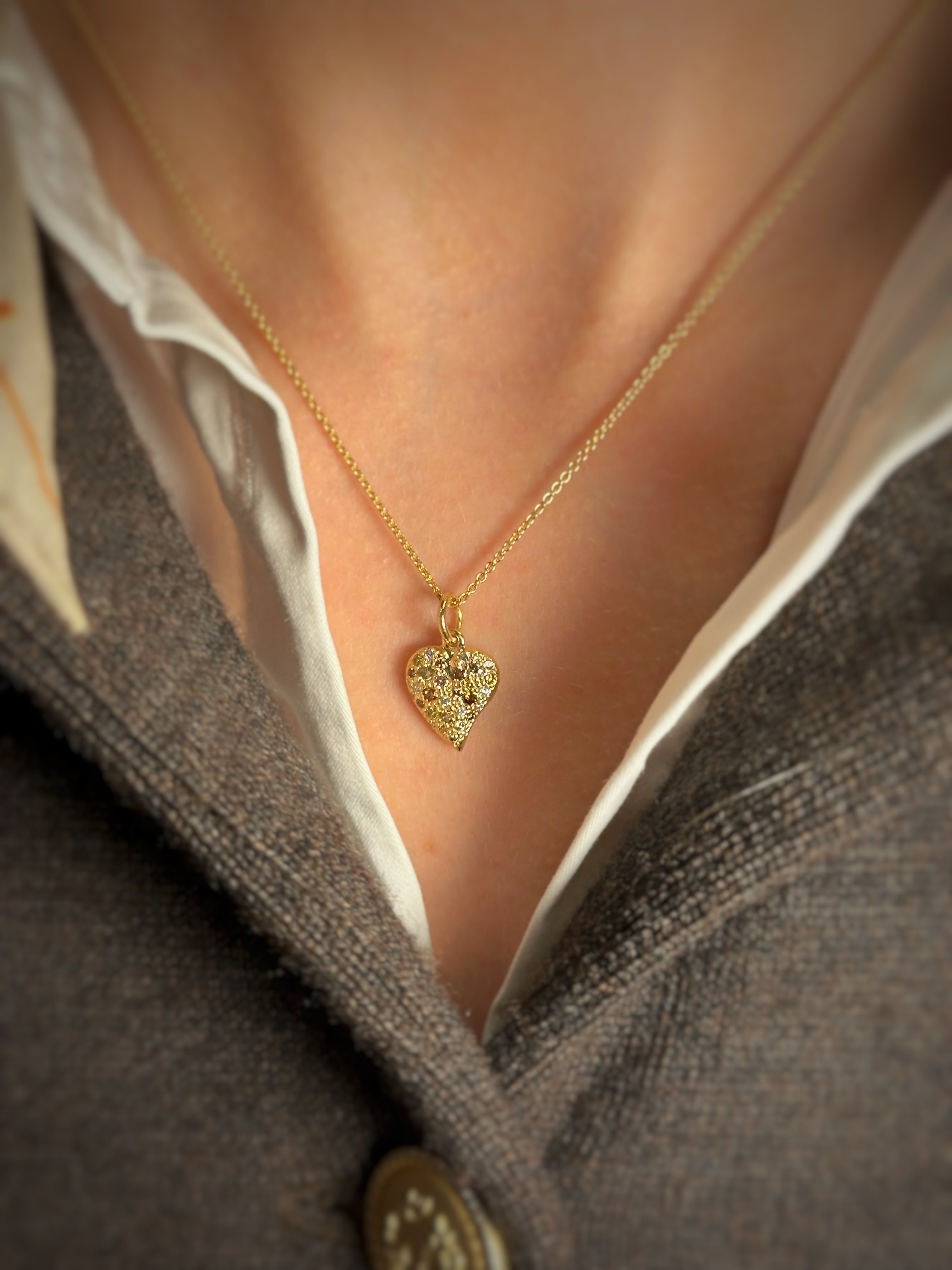 Hjertevedhæng - Paveret med gyldne diamanter