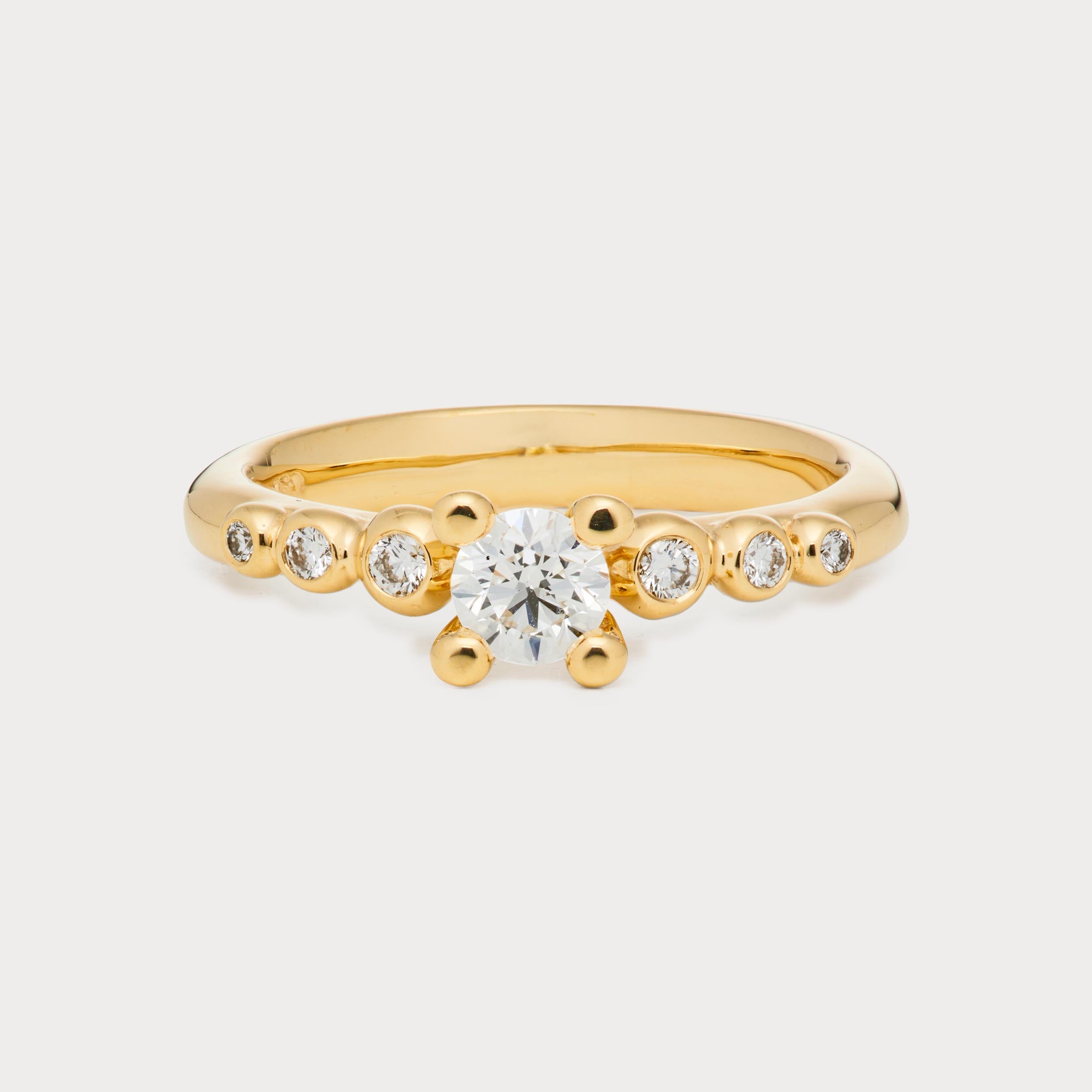 Ring - Diamant med sidesten