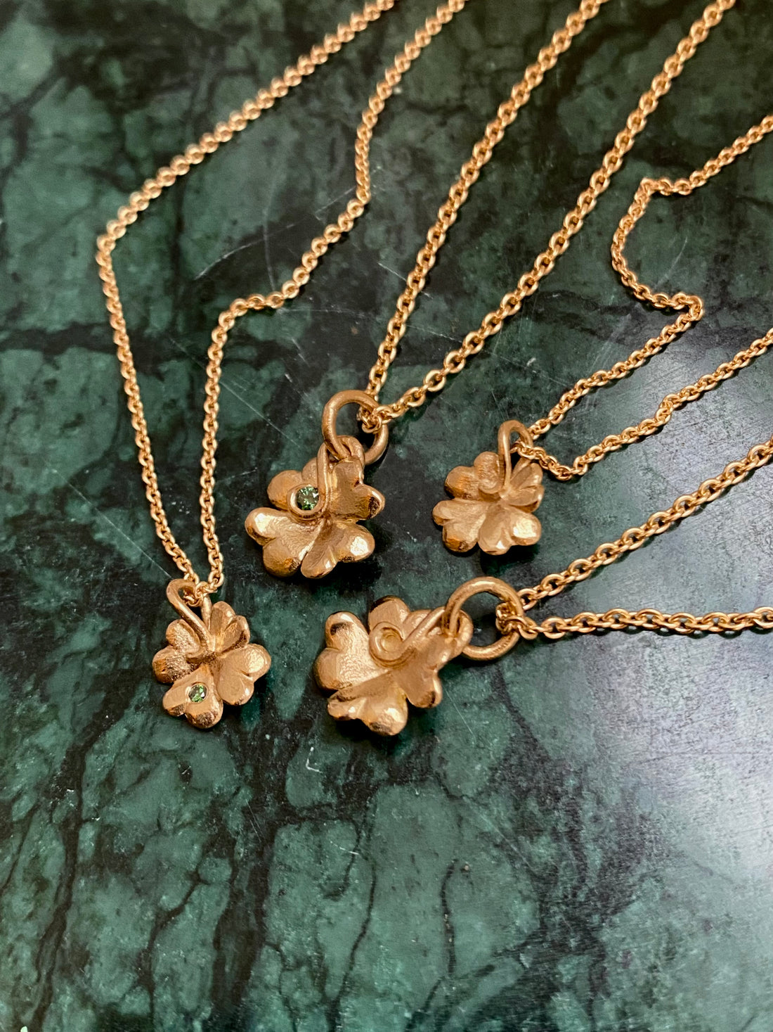 Vedhæng - Lucky 18 kt guld med brillant