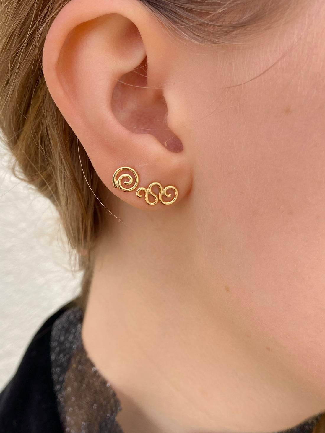 Ørestik - Petit snirkel 18 kt guld