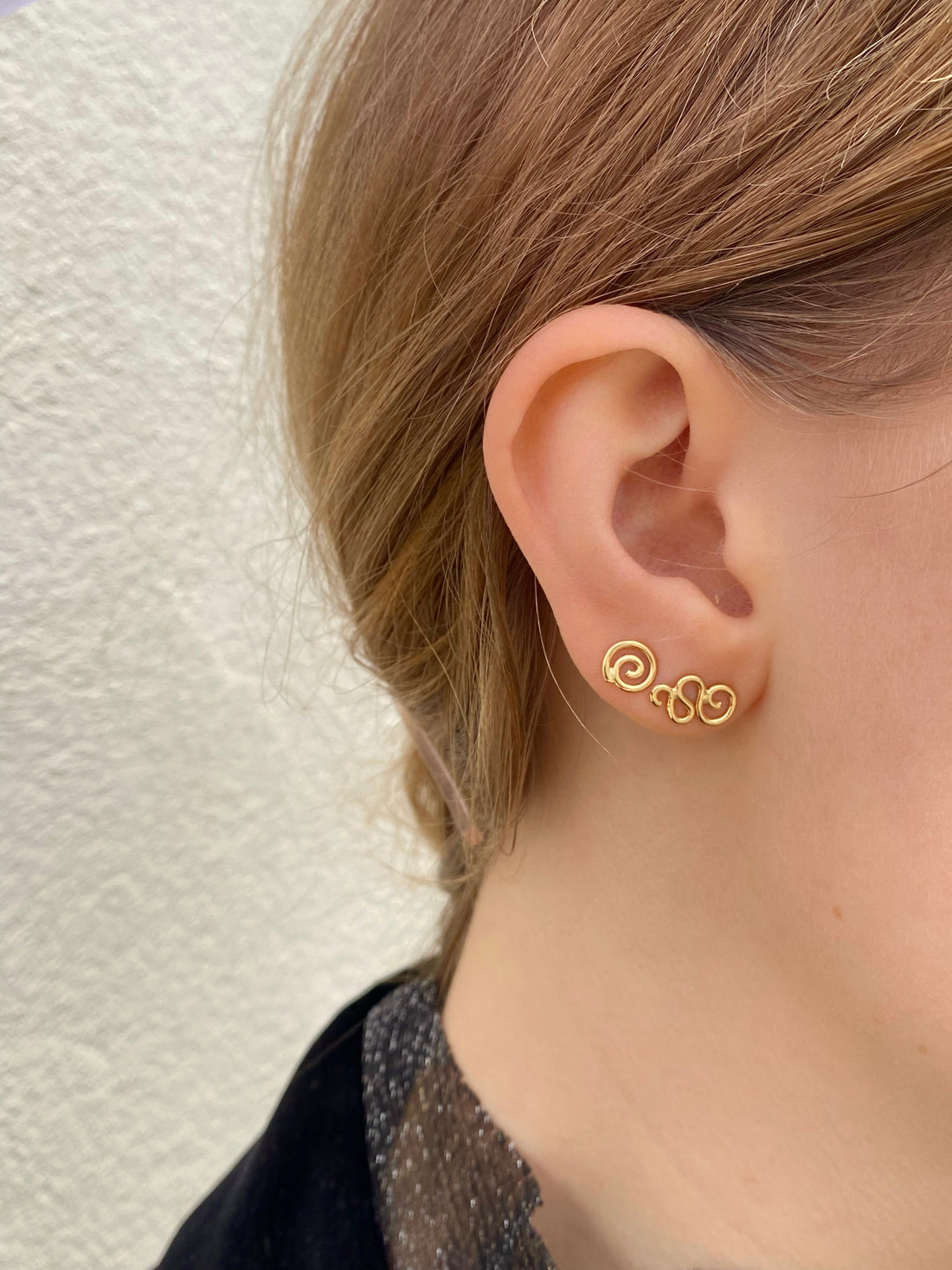 Ørestik - Petit snirkel 18 kt guld